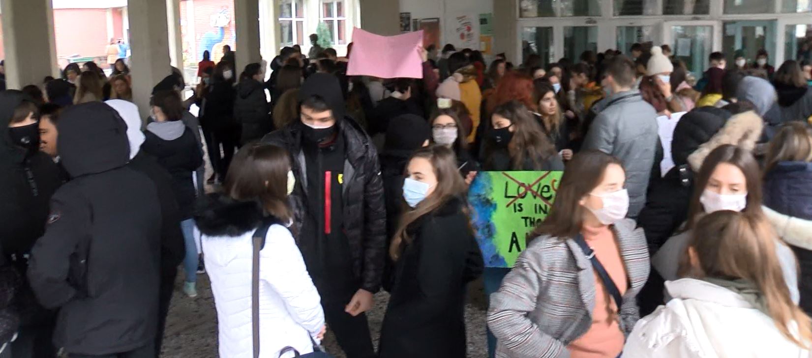 srednoskolci-protest