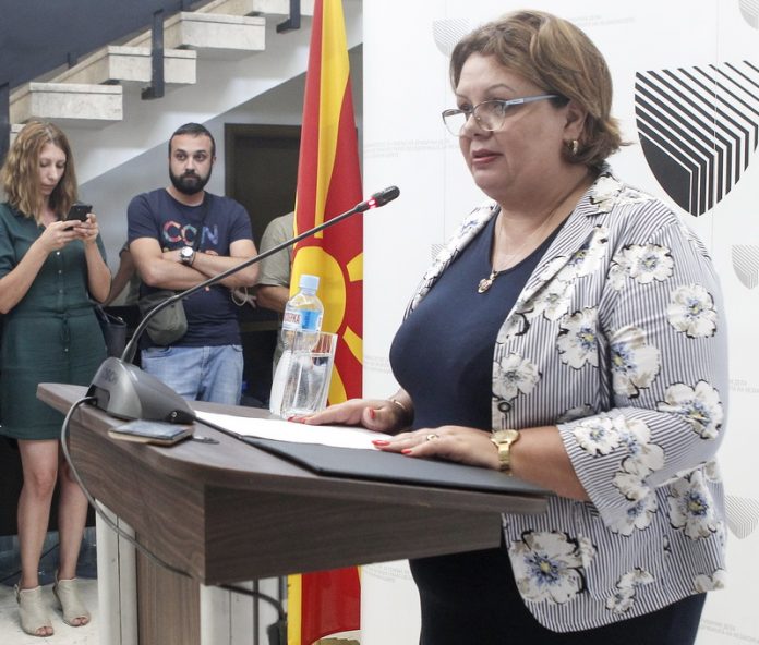 Katica-Janeva-press-vo-SJO-24-bg_resize-696x592