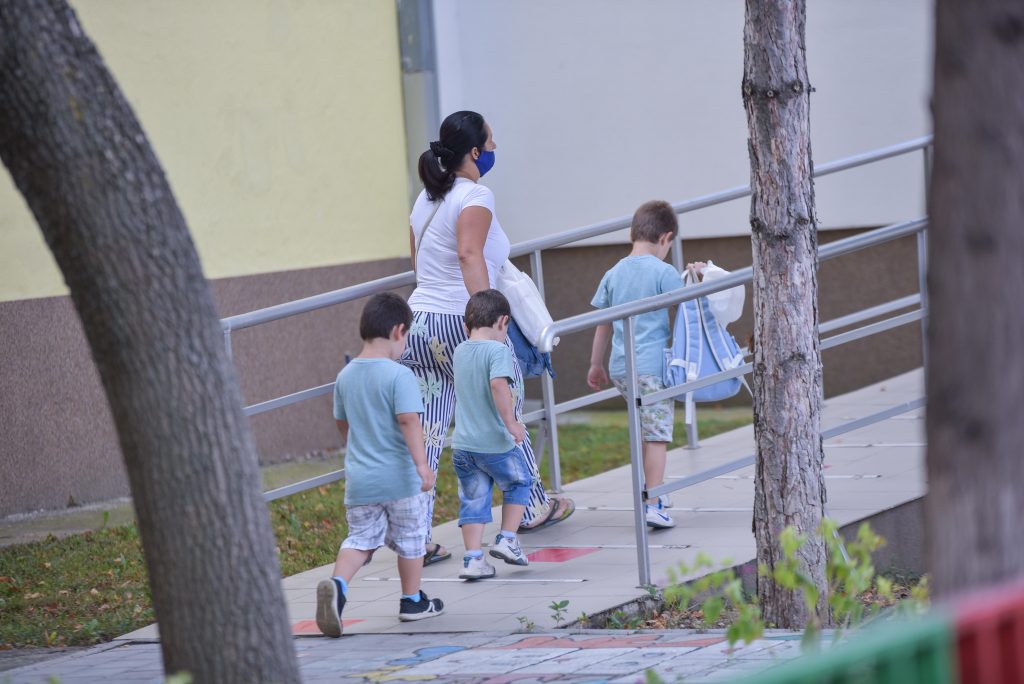 roditeli-deca-gradinki-2-1024x684