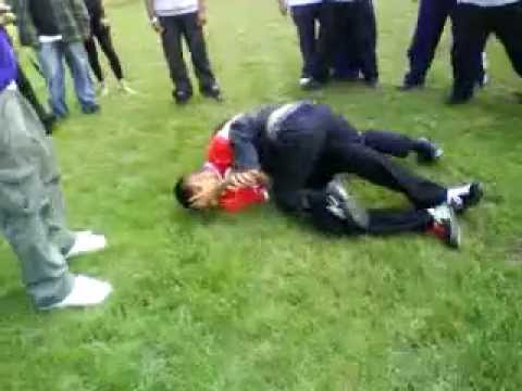 По масовна тепачка во Скопје, осуммина под истрага, еден обвинет за обид за убиство