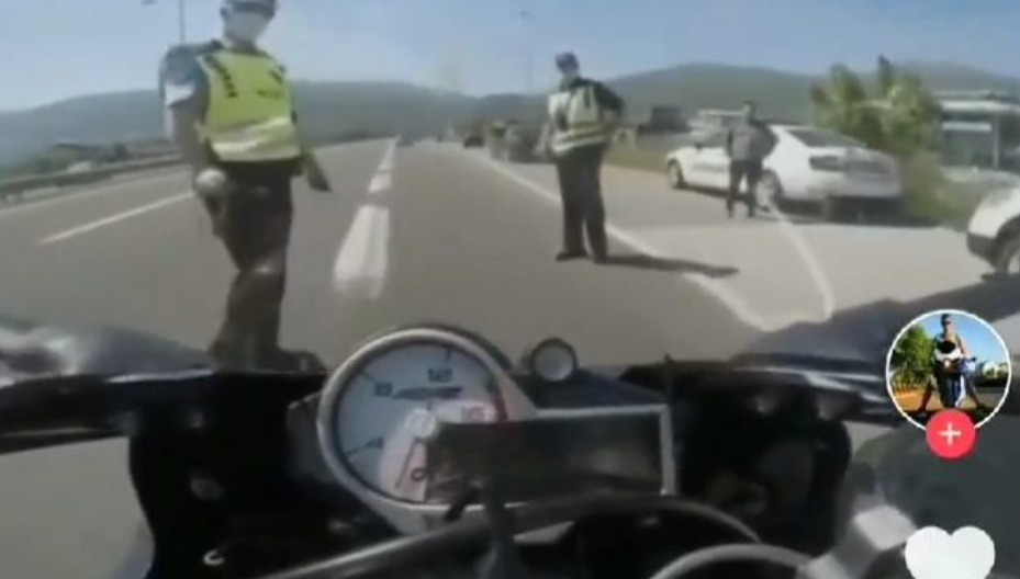 motor bega od policija