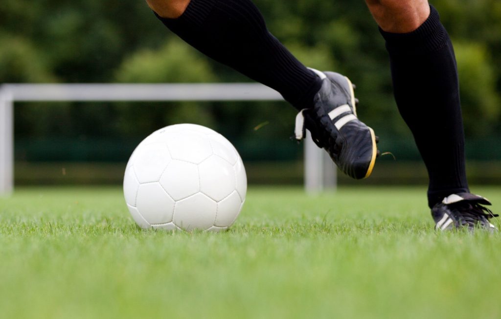 fudbal-fudbaler-teren-1024x652