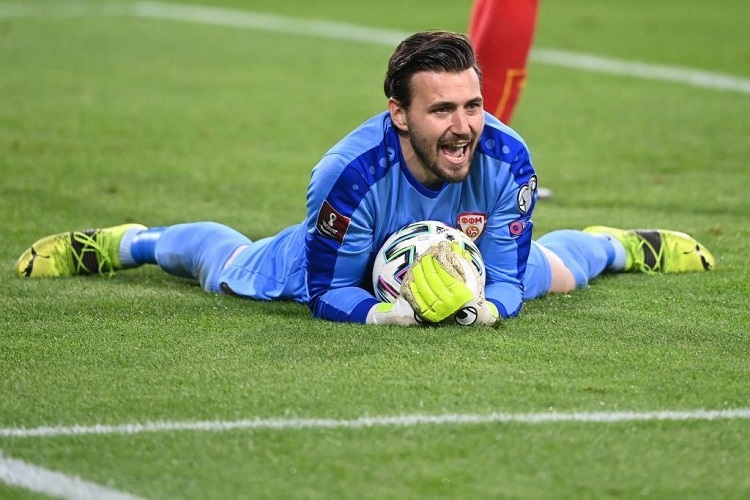 stole-dimitrievski-na-zemja