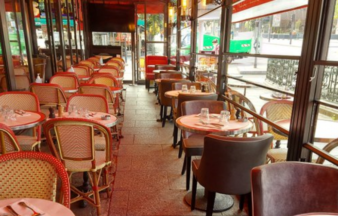 prazen kafic francija 1