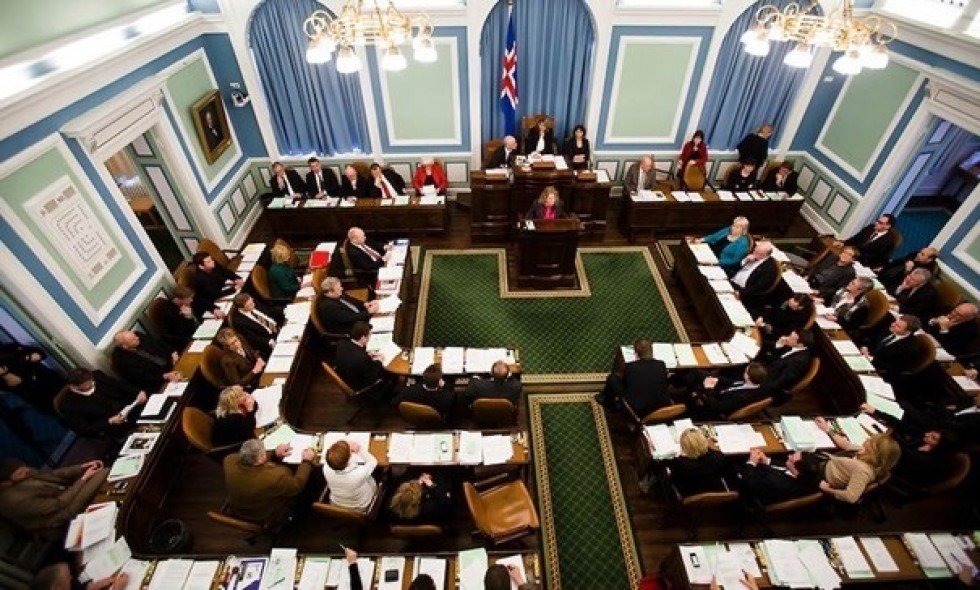 Ова е првата земја во Европа со женско мнозинство во Парламентот iceland-parliament