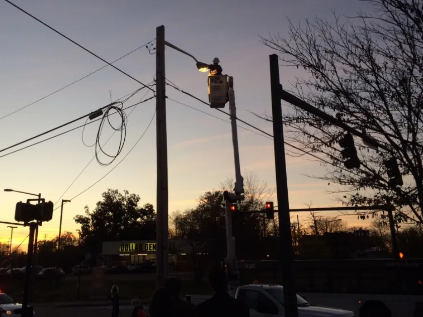 636465132443131243-LED-light-install-pic-from-twitter