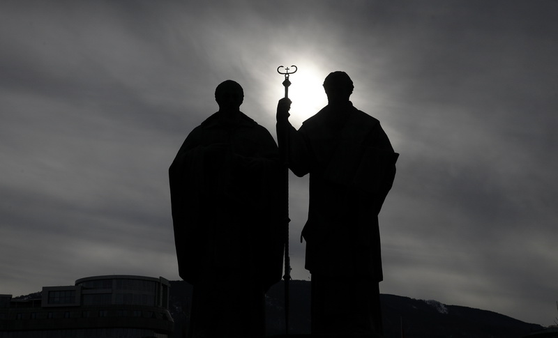 Sv-Kiril-i-Metodij-spomenik-vo-Skopje-2-bg_resize