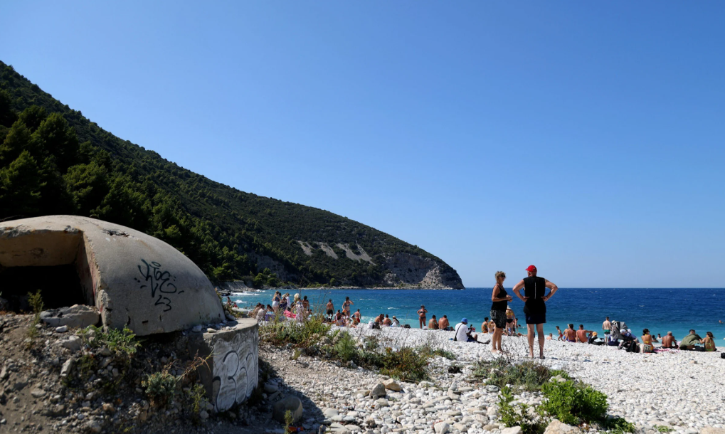 sazan ostrov albanija