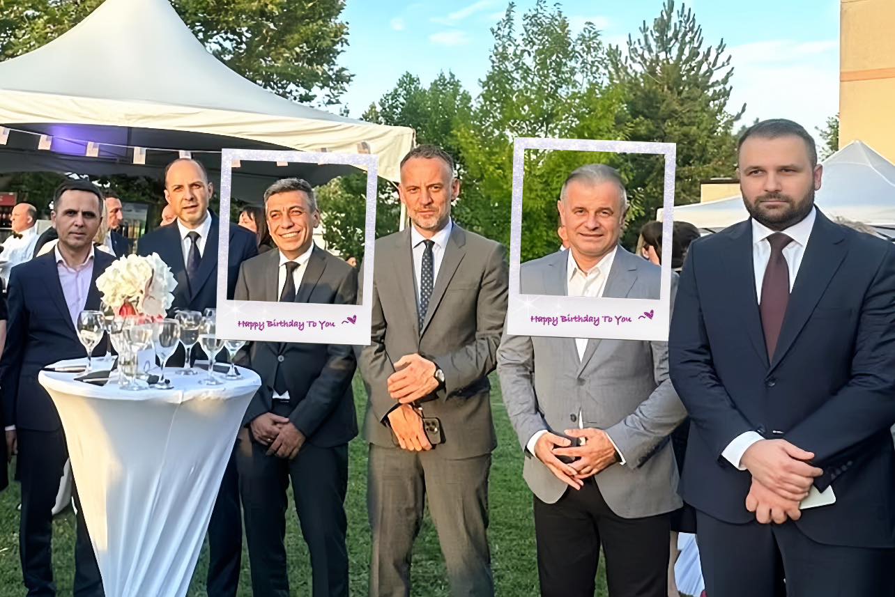 visar ganiu izet medziti amerikanska ambasada