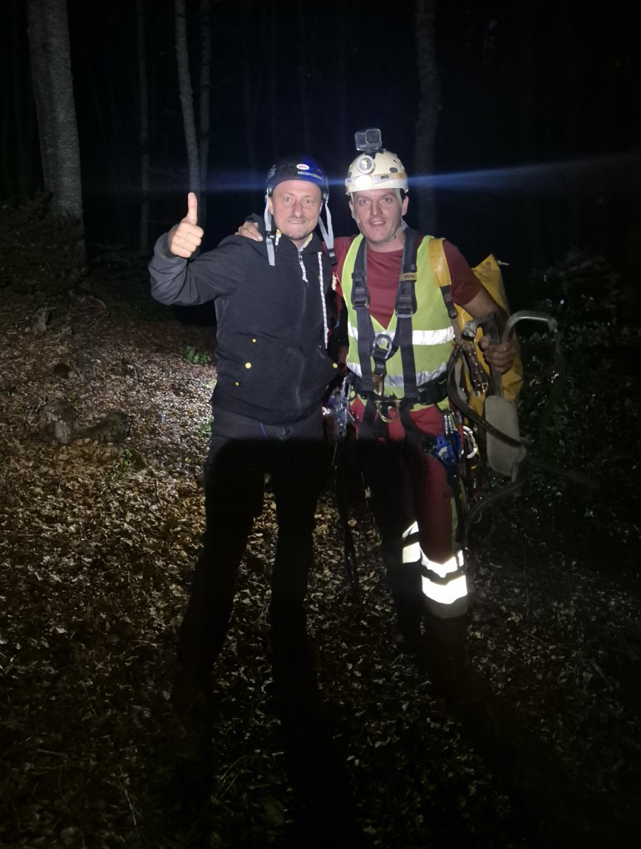 PARAGLAJDER NA DRVO1