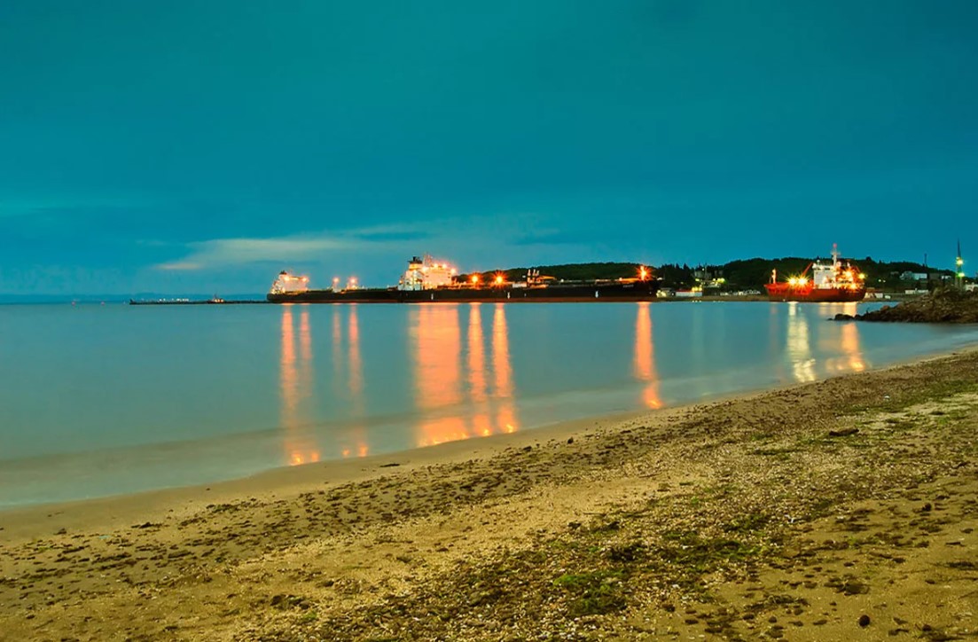 Naftena baza i rafinerija na LUKOIL vo Burgas