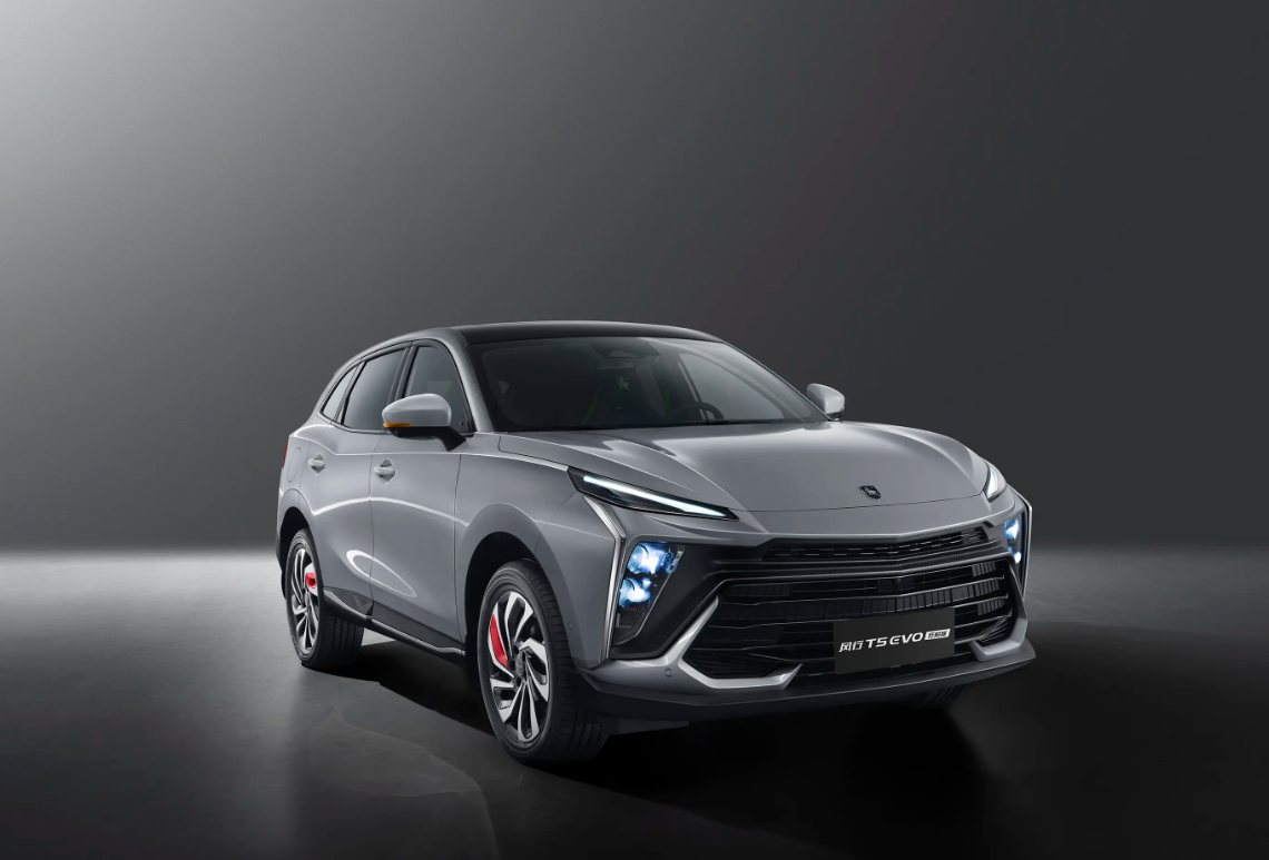 AOqlm5rYIg-tesla-i-ostanatite-na-aparati-kinezite-najavija-ev-so-doseg-od-1000-km-i-da-se-polni-za-nekolku-minuti