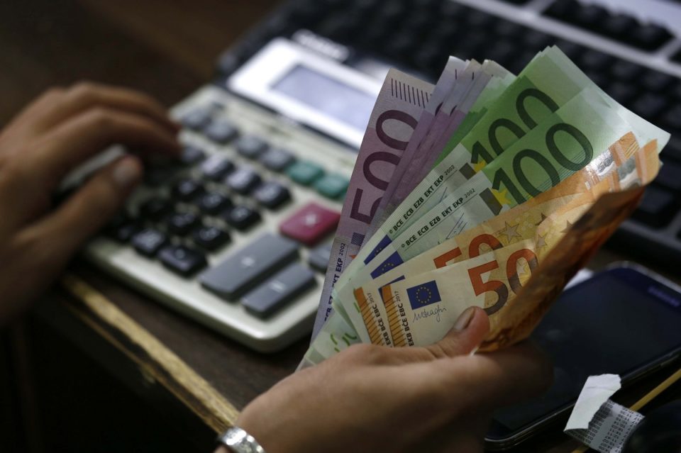 Euro rises against US dollar