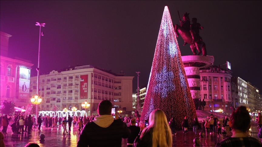 novogodisno ukrasuvanje plostad