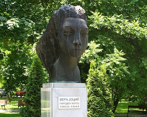 Spomenik_na_Vera_Jocik_01