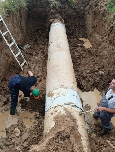 vodovodna cevka rabotnici