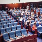 Тензии во Собранието: СДСМ ја напушти салата по кавга со Мицкоски и Стоилковиќ Sobranie-prazna-sala-585x439
