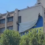 (Видео)Приштина го отстрани украинското знаме по посетата на Зеленски на Белград pristina-ukrainsko zname