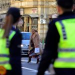 МВР казни 166 пешаци за шест часа: 137 ја преминувале улицата надвор од пешачки премин soobrakjajna-policija-pesacki-pesak-pesaci
