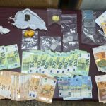 Фатен како разнесува дрога низ Велес, полицијата дома му нашла огромна сума на пари pari-veles-droga-policija